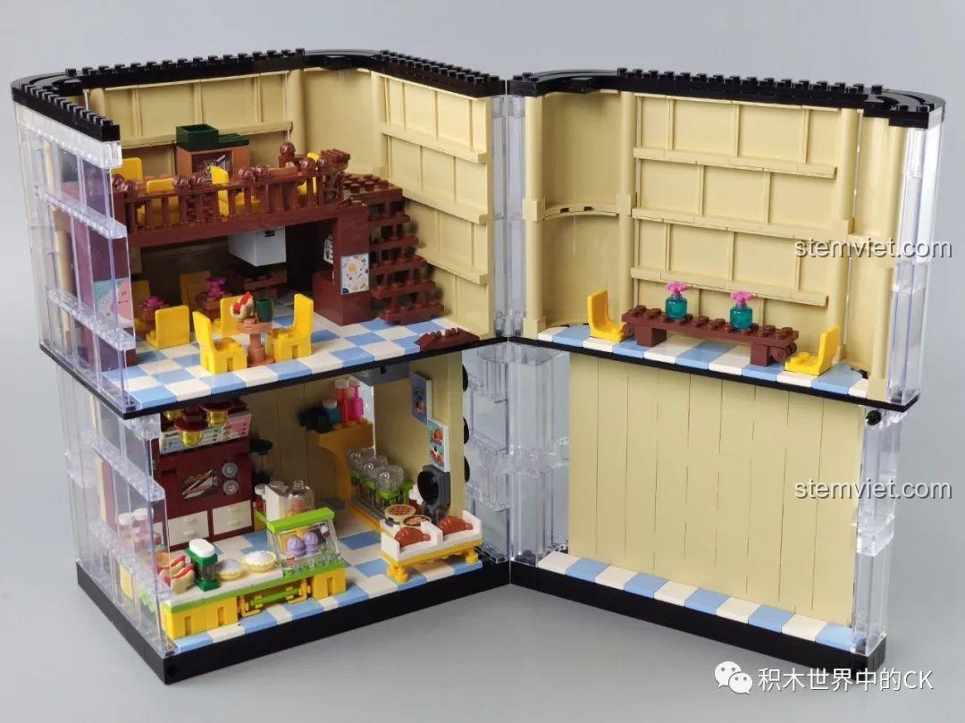Quá trình lắp ráp tầng hai của mô hình Cửa hàng trà sữa JIAZHI SY 5209, bao gồm cầu thang và khu vực ngồi.