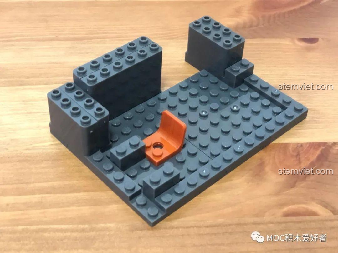 Quá trình lắp ráp tầng một của pháo đài boong-ke trong bộ đồ chơi Thế Chiến II Sluban B0861.