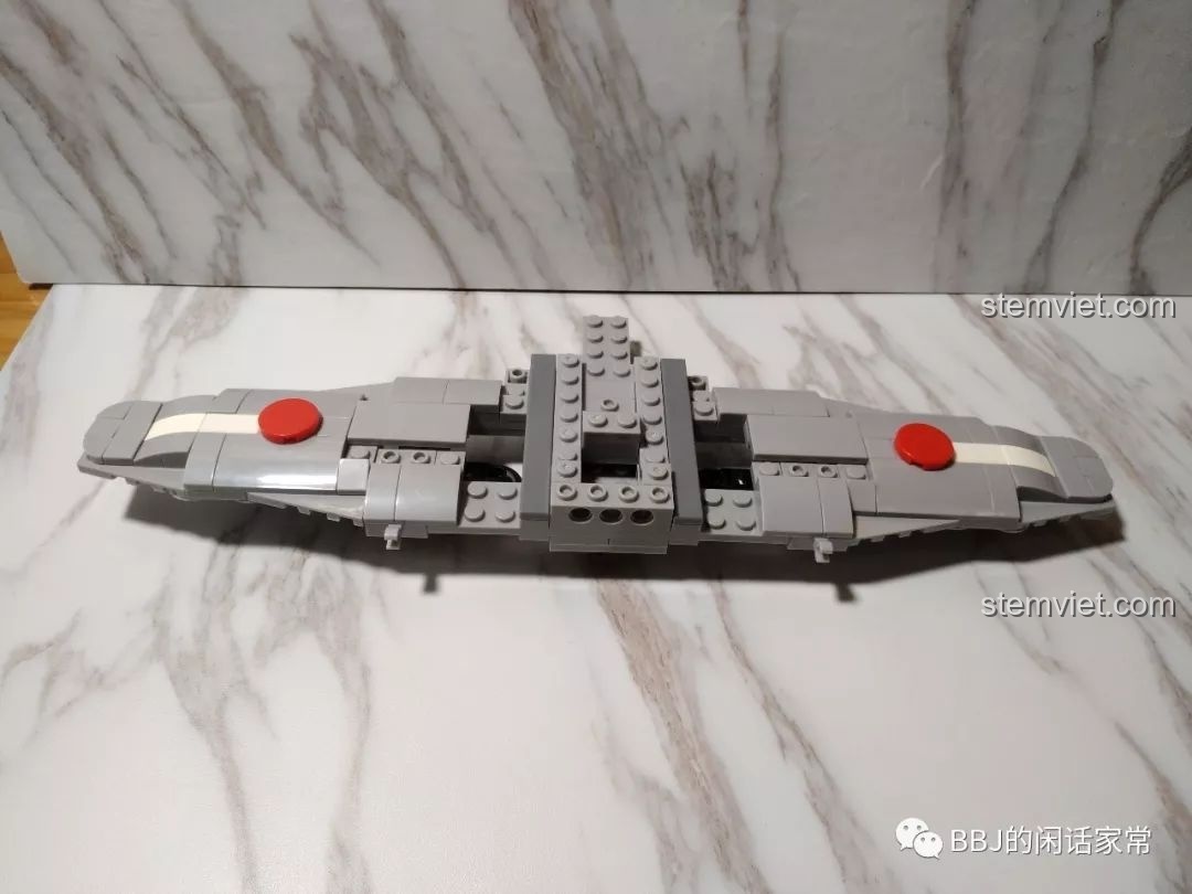 Quá trình lắp ráp phần thân và cánh chính của mô hình máy bay chiến đấu Zero Sembo 12781.