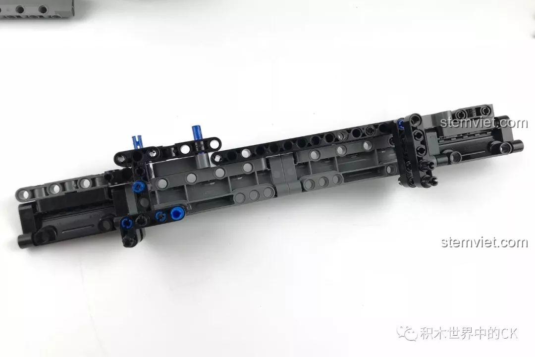 Bắt đầu lắp ráp phần thân của mô hình súng MP5 CaDA, trải nghiệm CaDA C81006 Súng MP5.