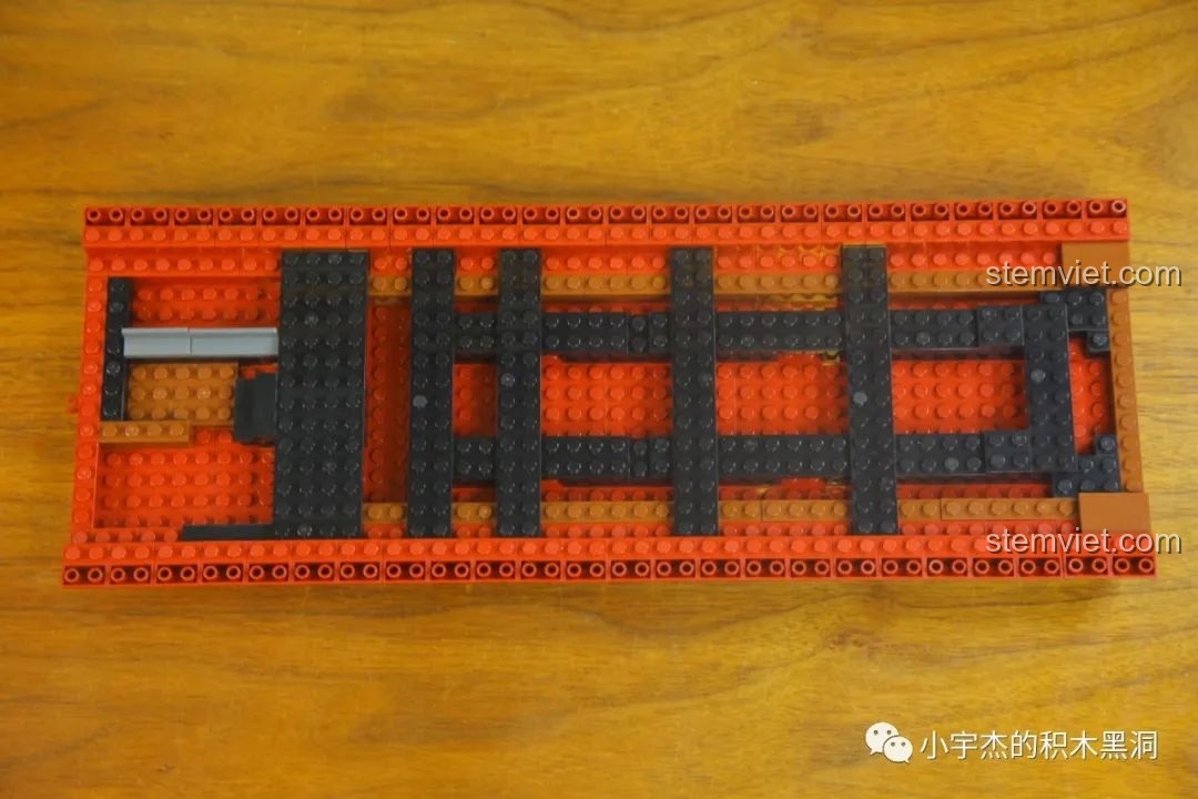 Lắp ráp phần thân tàu của Mô hình Thuyền Hải Tặc Nữ Hoàng Anne Báo Thù 6002.