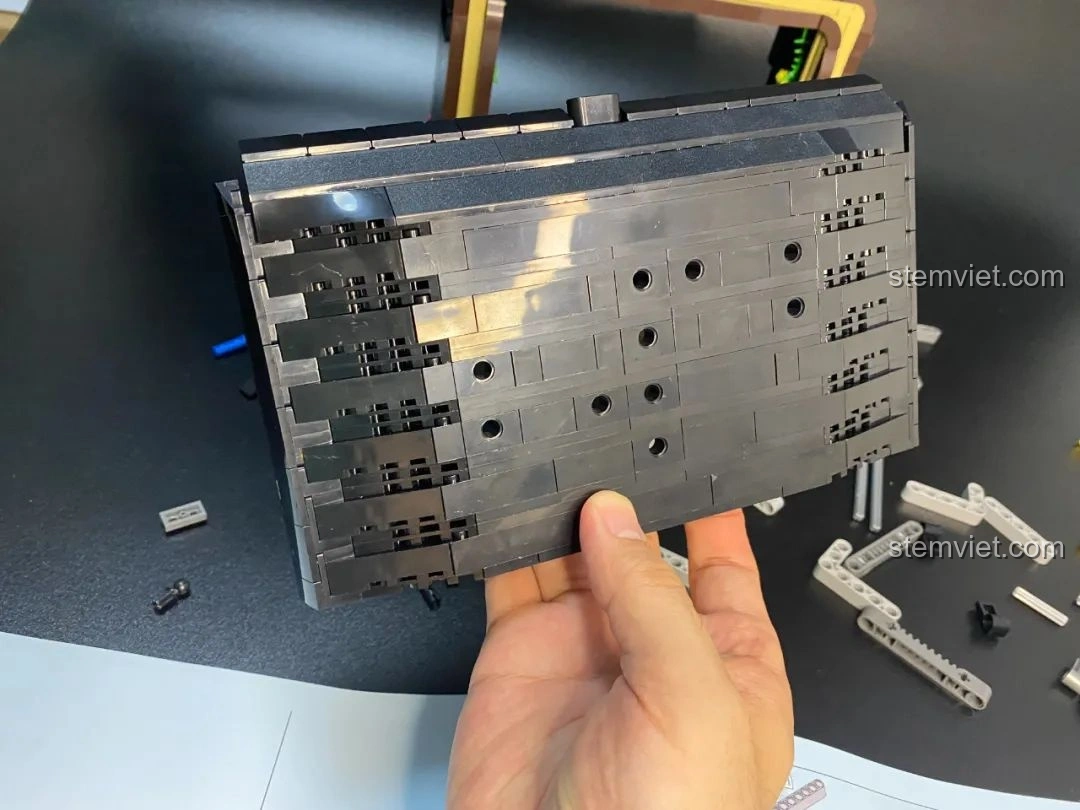 Lắp ráp túi số 6 của bộ đồ chơi Pantasy 61008 Tivi Cổ Điển, tạo ghế nằm và hiệu ứng nước.