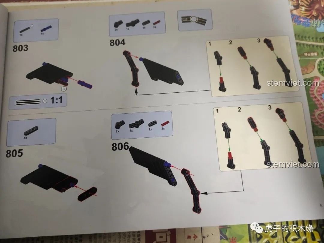 Cách lắp ráp đúng phần váy bên hông xe của Mould King 19002, khác với hướng dẫn sai.