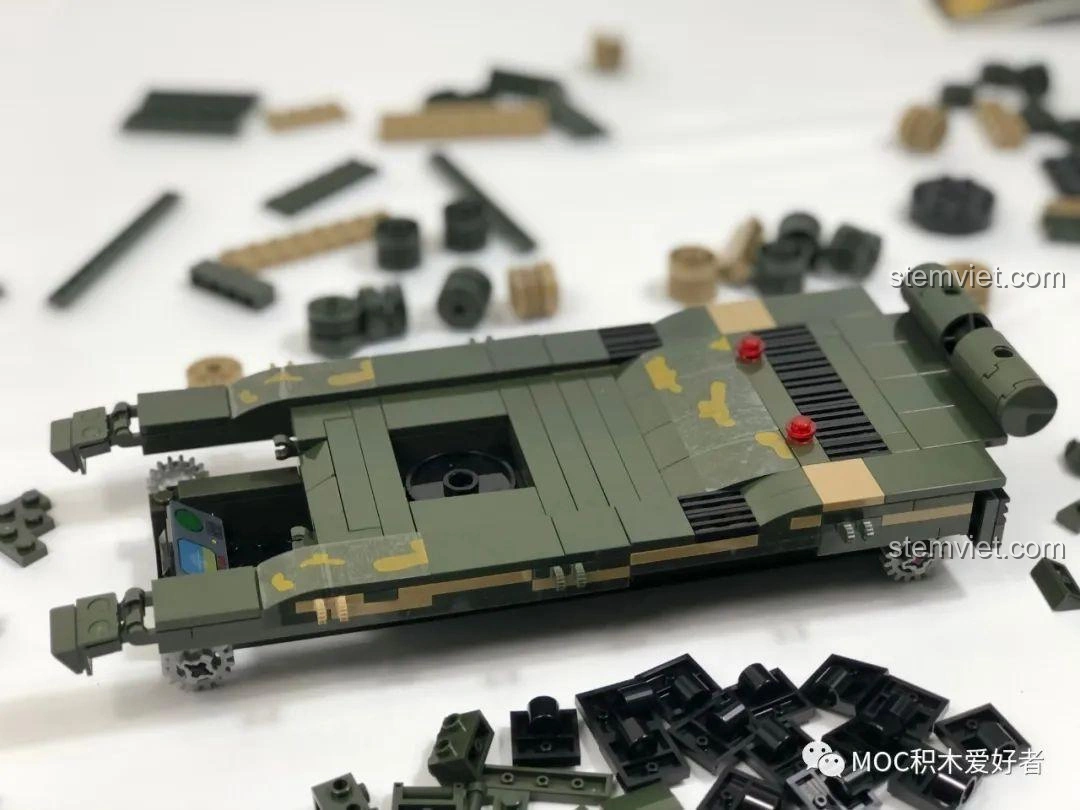 Lắp ráp vỏ ngoài của xe tăng COGO 13384 Xe Tăng Chủ Lực 99A, tạo hình dáng ban đầu của xe.
