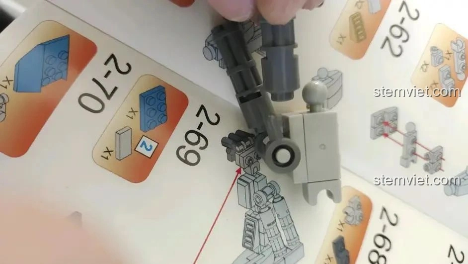 Các bước lắp ráp đầu tiên của bộ WOMA C0407 Robot Biến Hình Không Trung Bá Vương.