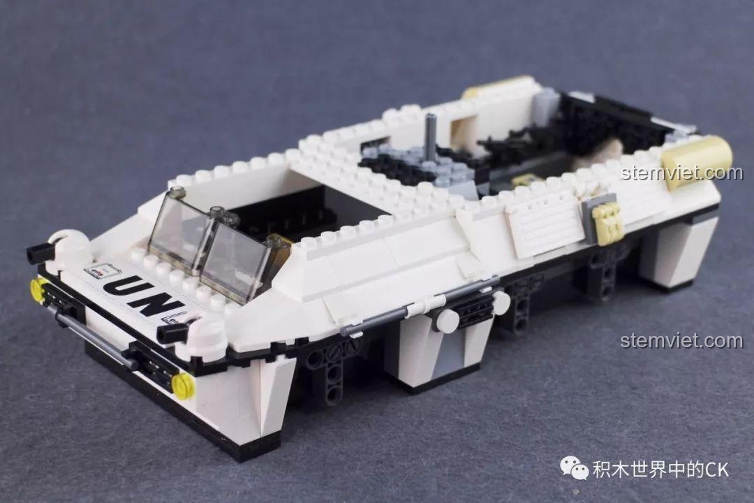 Thân xe bọc thép gần hoàn thiện trong bộ đồ chơi lắp ráp Qman 3209 Xe Bọc Thép Tấn Công ThunderMission.