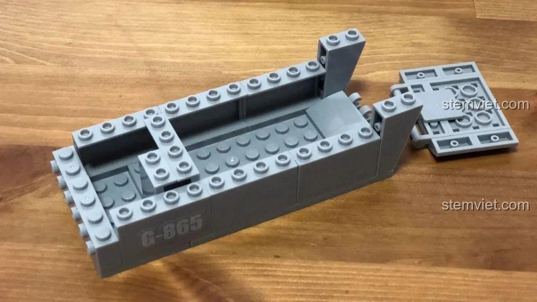 Lắp ráp xuồng đổ bộ của quân Đồng Minh trong bộ Sluban M38-B0861 Boong-ke phòng thủ D-Day.