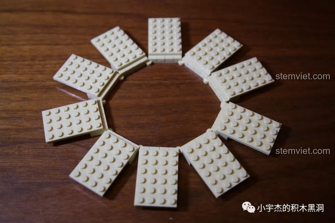 Các mảnh ghép nhỏ được lắp thành hình vòng cung, bước đầu tiên trong quá trình xây dựng Colosseum WANGE 5225.