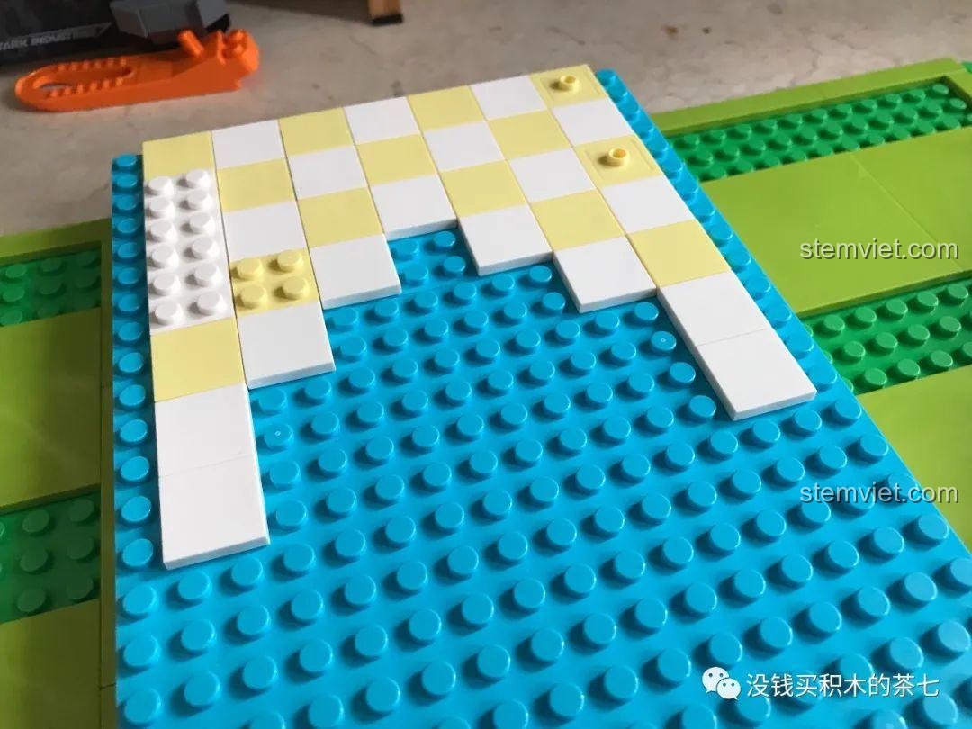 Quá trình lát sàn caro vàng trắng cho sảnh chính của Lâu Đài Cổ Tích SEMBO 604003.