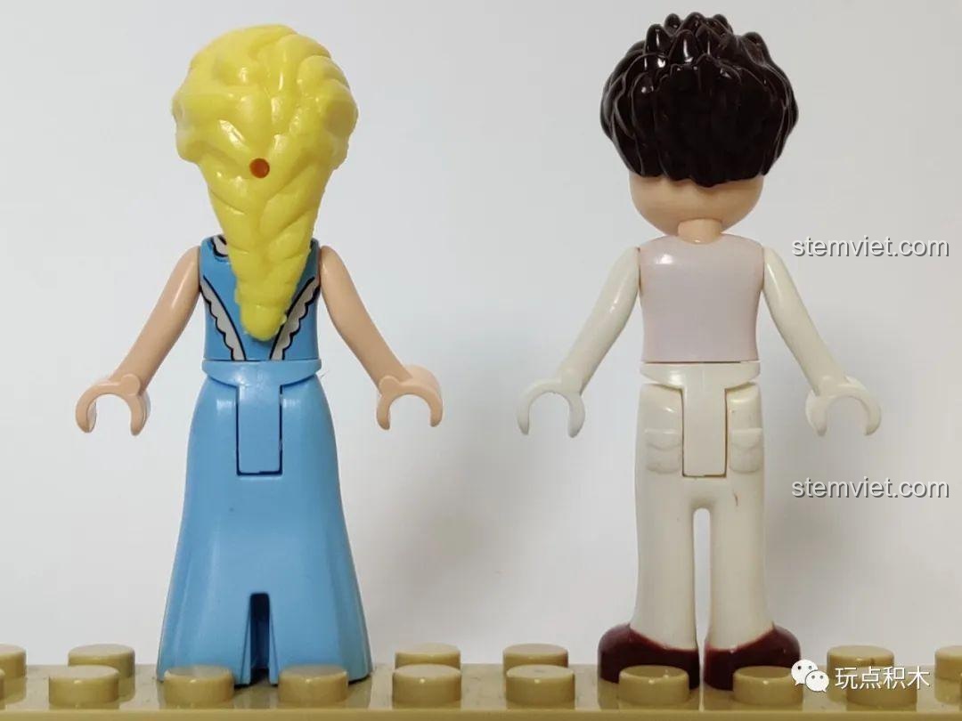 Mặt sau nhân vật Elsa và Kristoff trong Lâu Đài Băng Giá Mini S-Girls