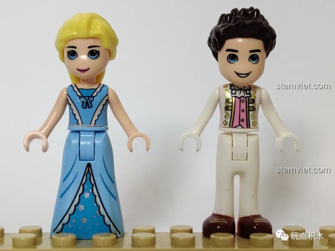 Nhân vật Elsa và Kristoff trong Lâu Đài Băng Giá Mini S-Girls