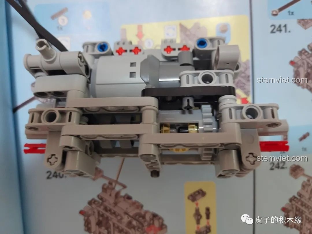 Thiết kế khóa vi sai thông minh của Leier LE-J902 Jeep Wrangler Rubicon, giúp xe vượt địa hình dễ dàng.