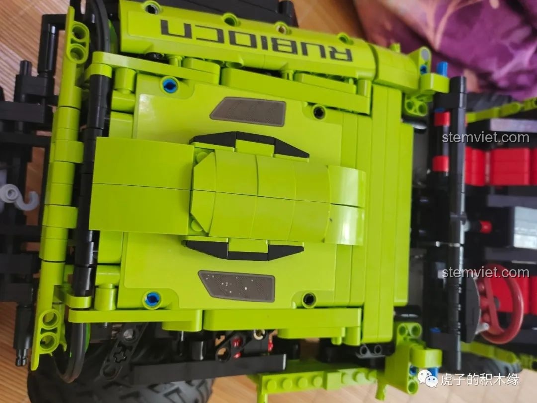 Lắp đặt cửa xe vào Leier LE-J902 Jeep Wrangler Rubicon, hoàn thiện phần thân và nội thất.