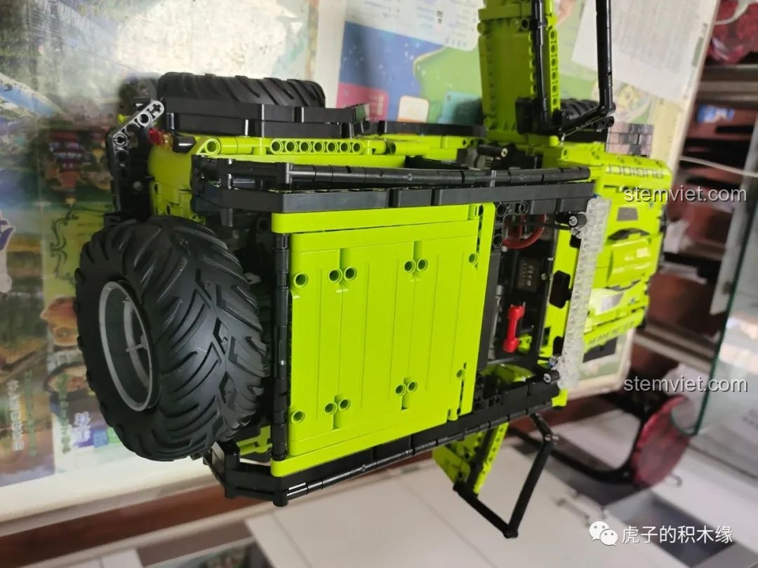 Leier LE-J902 Jeep Wrangler Rubicon với cửa mở, mời gọi khám phá nội thất chi tiết và tính năng.