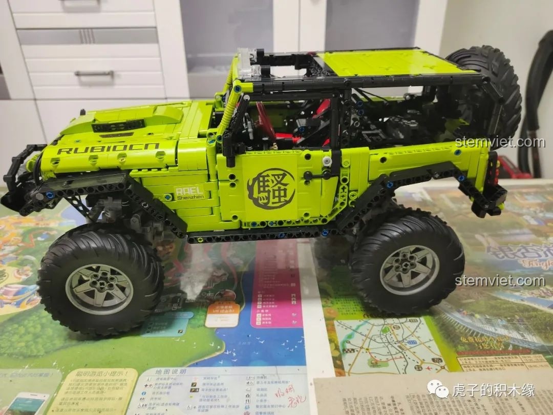 Mô hình Leier LE-J902 Jeep Wrangler Rubicon màu xanh lá nổi bật, sẵn sàng chinh phục mọi địa hình.