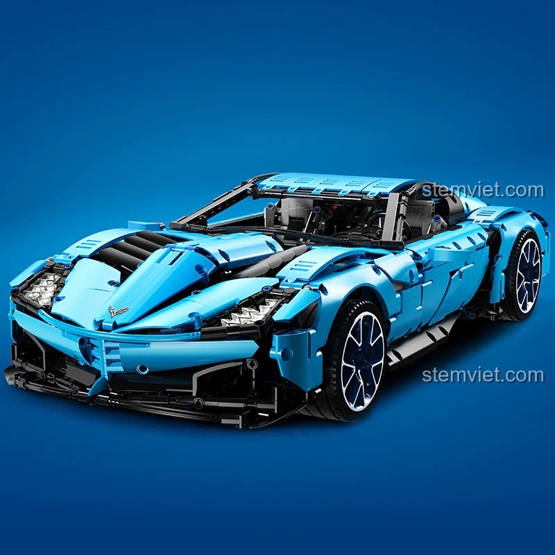 Mô hình Corvette Grand Sport J906 hoàn thiện nhìn từ phía sau, khoe trọn cụm 4 ống xả và thiết kế đuôi xe hầm hố.