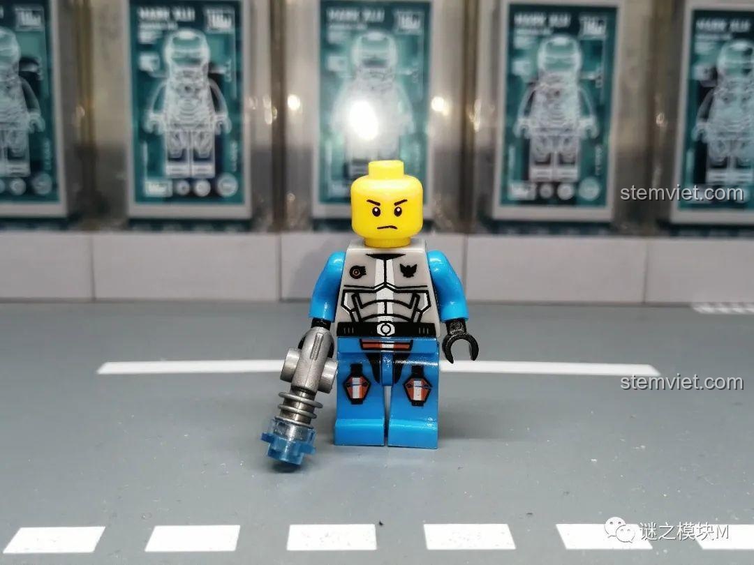 Robot 0700 LELE, đội xanh, hoàn thiện tốt, phù hợp bé trai 7 tuổi, giá tốt.