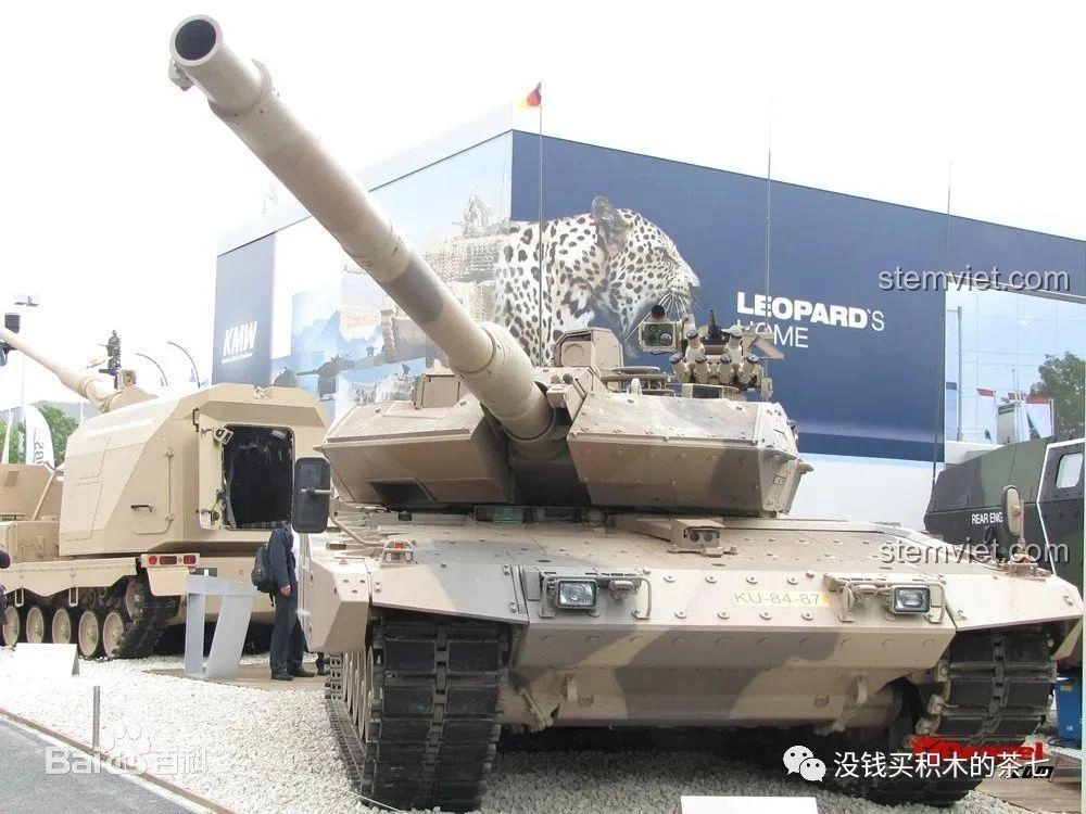 Xe tăng Leopard 2A7+ thực tế tại triển lãm quốc phòng, thể hiện sức mạnh và công nghệ tiên tiến của quân đội Đức.