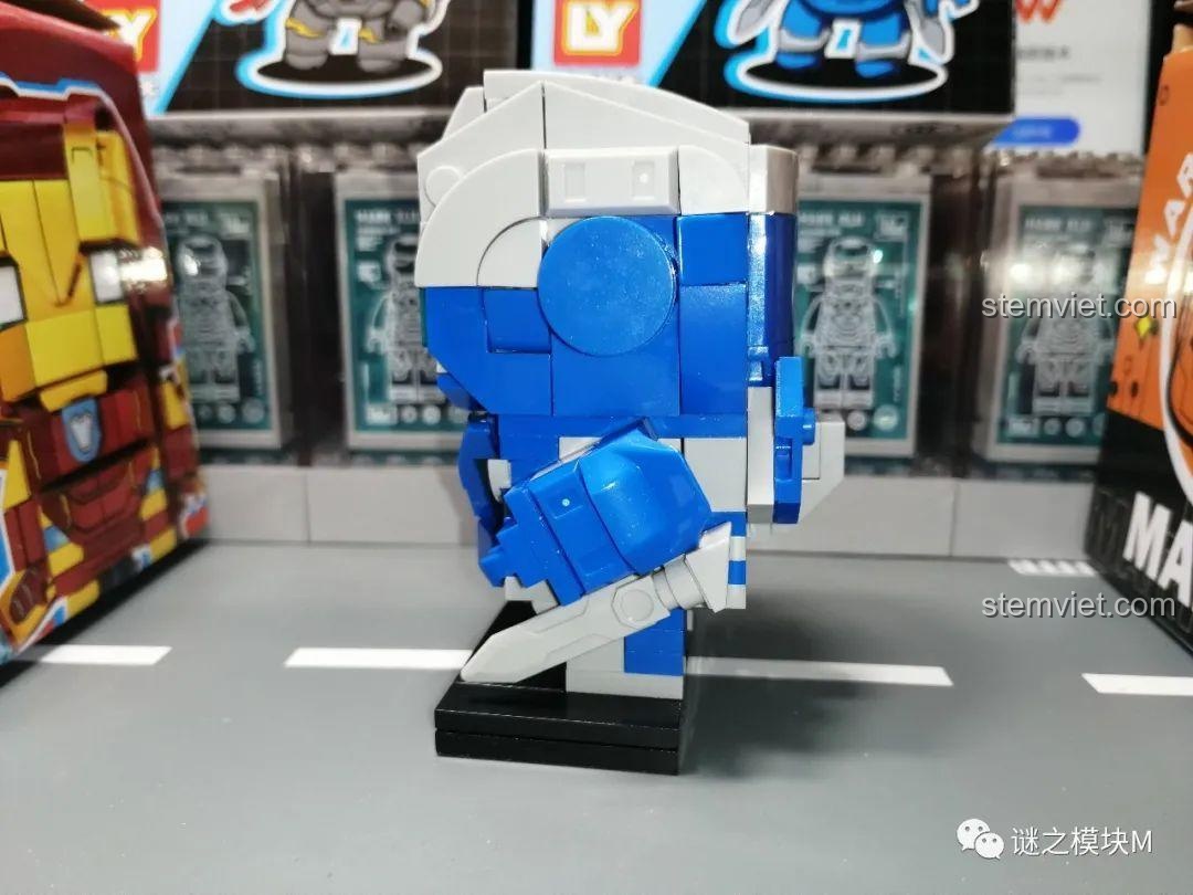 Mô hình Người Sắt Mark XXX LeYi Bricks 76063C từ bên cạnh, bộ xếp hình siêu anh hùng Marvel cho bé trai 6 tuổi.