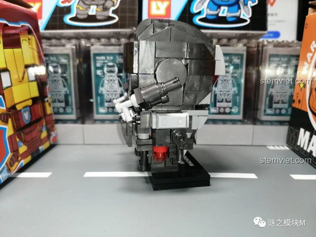 Mô hình War Machine LeYi Bricks 76063D nhìn từ phía sau, bộ xếp hình siêu anh hùng Marvel cho bé trai 6 tuổi.