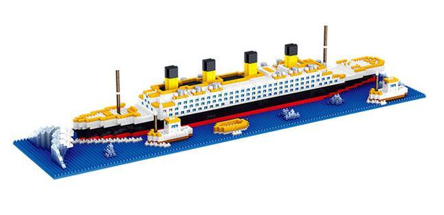 Bộ lắp ghép Tàu Titanic Lezi LZ8026 2338 chi tiết, mô hình tỉ mỉ, tái hiện huyền thoại đại dương, giá tốt cho bé trai 6 tuổi.