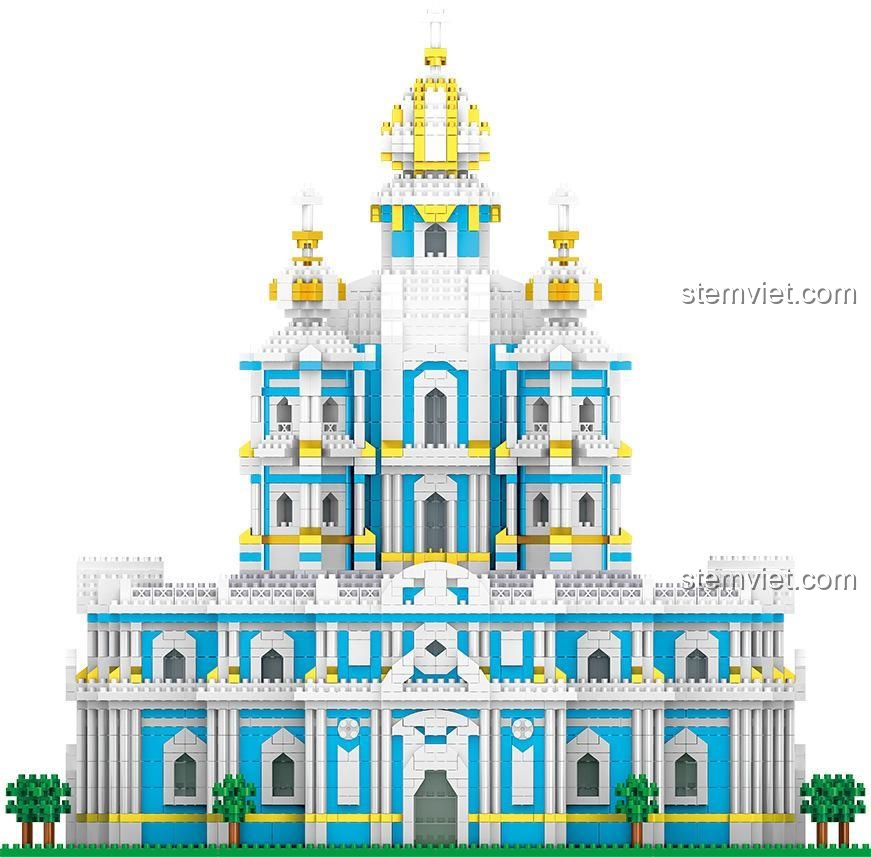 Mặt trước của đồ chơi xây dựng Nhà thờ Smolny Lezi 8042, khoe trọn vẹn các chi tiết kiến trúc Baroque đối xứng và màu sắc xanh-trắng-vàng đặc trưng.