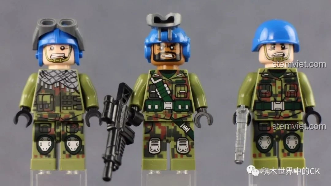 Cận cảnh ba nhân vật lính biệt động trong bộ Qman 3208 Chiến Dịch Thiên Mạc, với trang phục rằn ri và vũ khí.