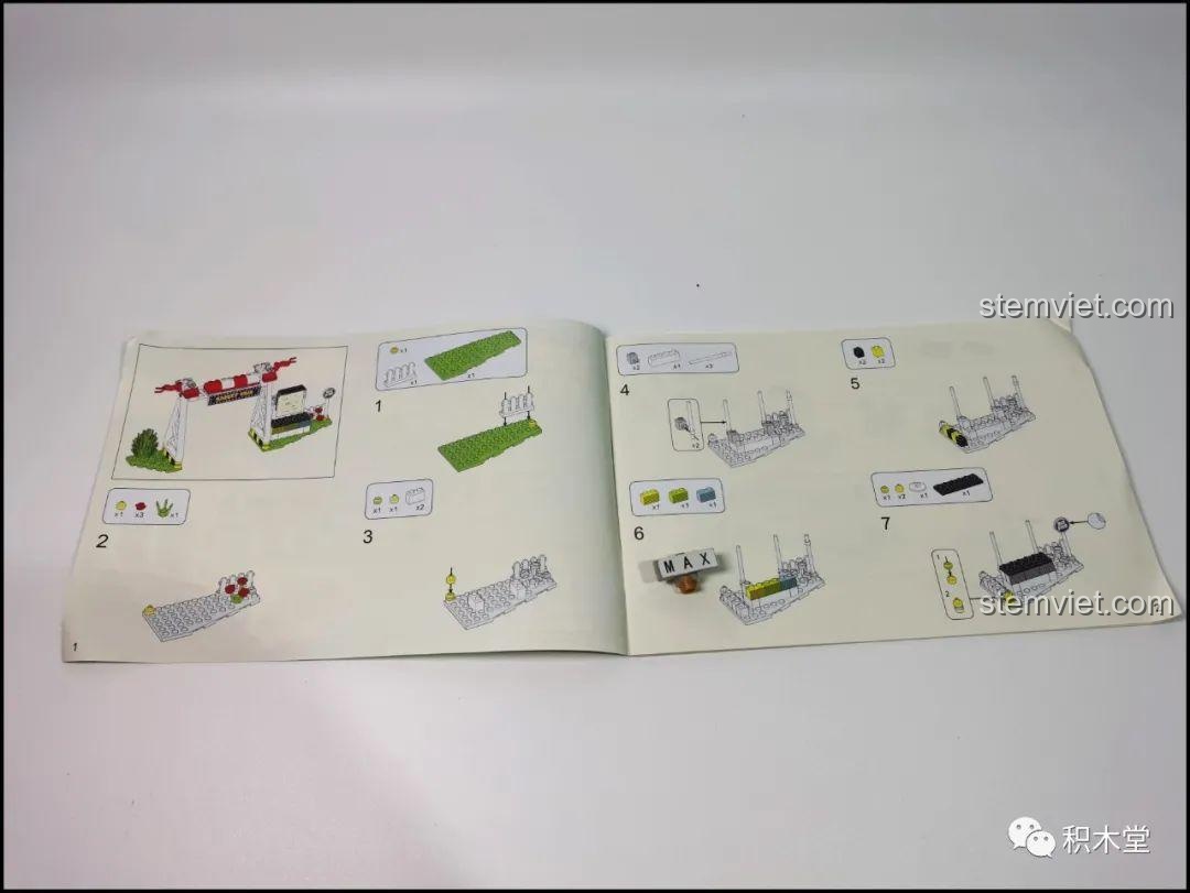 Các túi mảnh ghép của bộ đồ chơi LiNooS LN8006 Snoopy Hội Chợ Đường Phố và Xe Buýt Trường Học, sẵn sàng cho bé trai bé gái lắp ráp