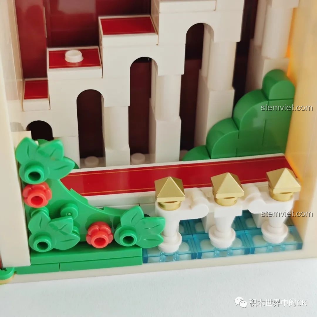 Lọ Lem và Hoàng tử khiêu vũ trên cầu thang dưới ánh đèn lung linh trong mô hình sách cổ tích Lọ Lem Wekki 506174.