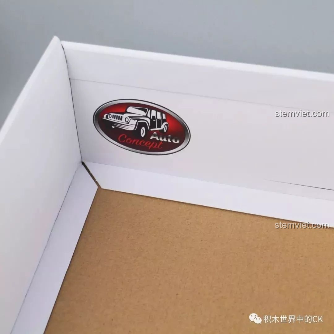 Logo 'Auto Concept' được in bên trong hộp của bộ lắp ráp xe Mould King 13070, tạo cảm giác cao cấp.