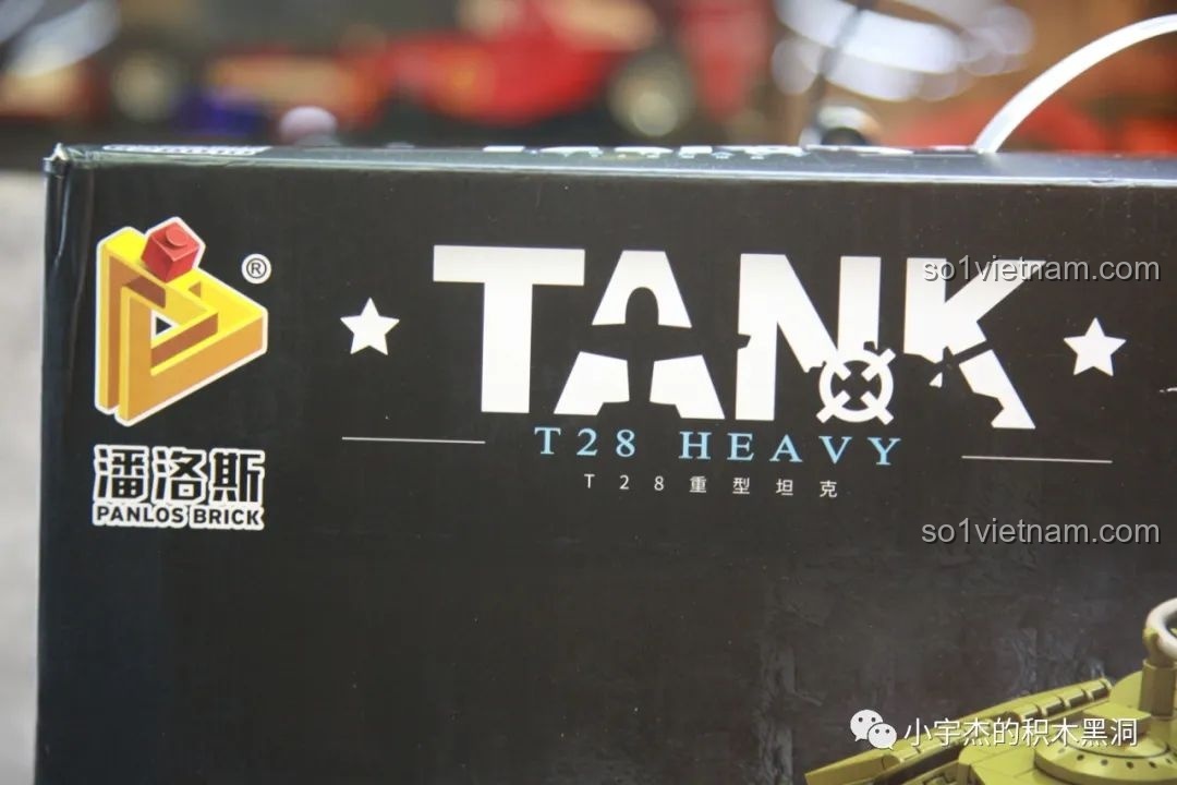 Logo của hãng Panlos Brick và tên sản phẩm T28 Heavy Tank được in rõ nét trên vỏ hộp.