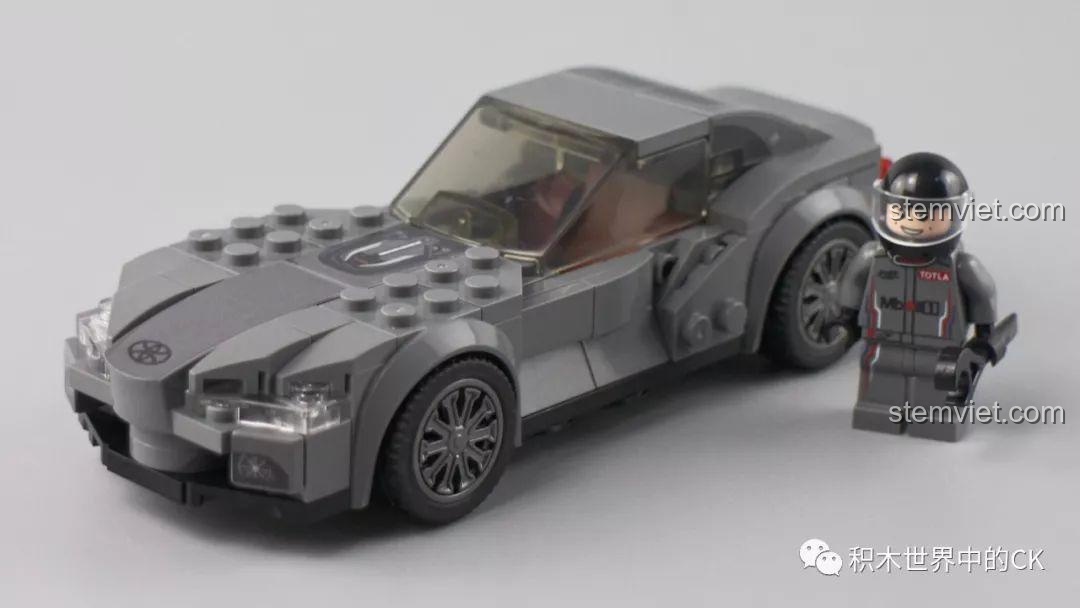 Cận cảnh logo TAYOTO GT-1 trên đuôi xe Toyota FT-1 SEMBO 607031, sticker in sắc nét.