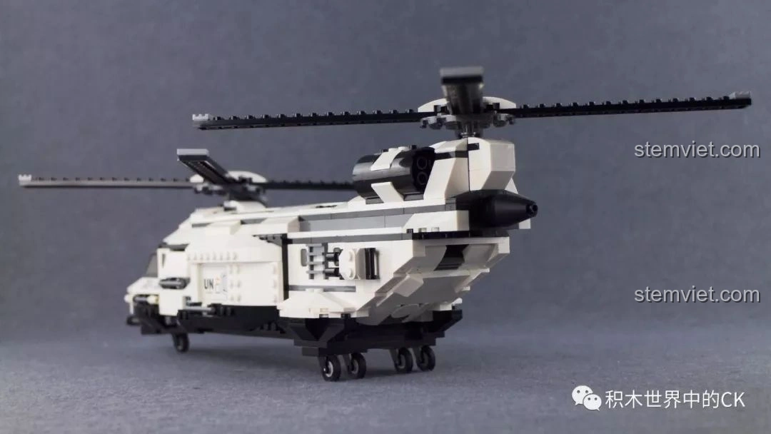 Chi tiết logo 'UN-3208' trên thân trực thăng vận tải quân sự của bộ Qman 3208 Chiến Dịch Thiên Mạc.