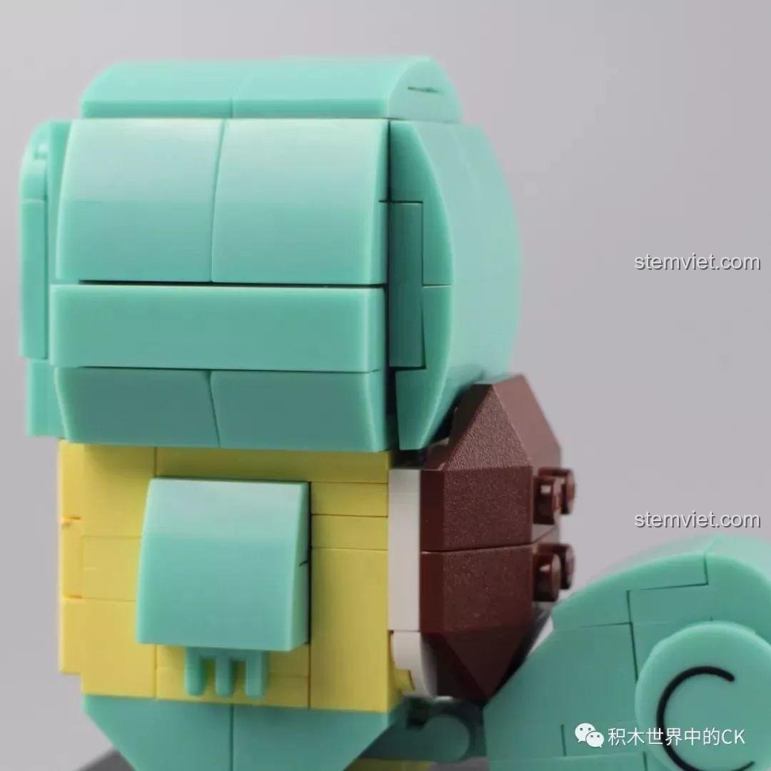 Cận cảnh phần đầu của Squirtle, cho thấy khe hở giữa các mảnh ghép cong 2x2.