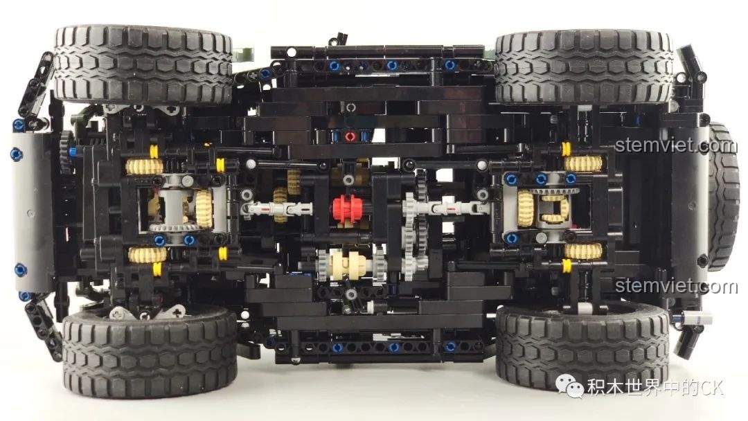 Chi tiết cản sau của mô hình Jeep Rubicon, có một lỗi thiết kế nhỏ khiến nó có thể cạ vào lốp xe.