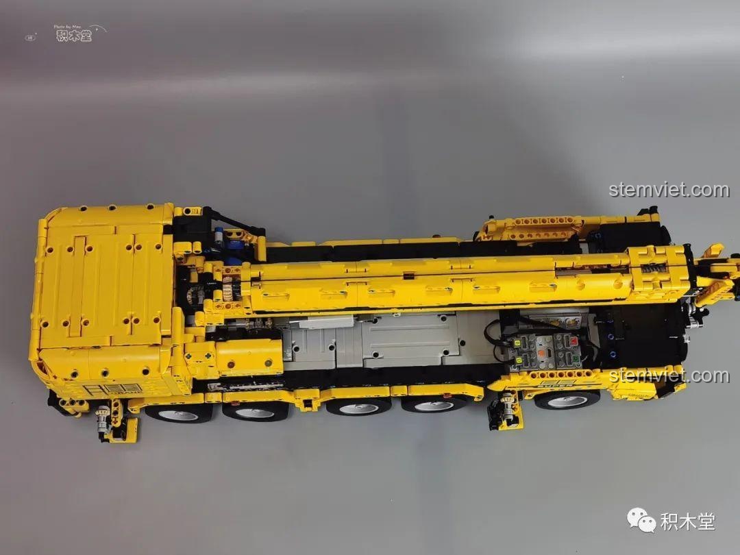 Chi tiết lốp xe của Taigaole T4004 Xe Cẩu Bánh Lốp, với kích thước 62.4x20 và chất liệu cứng cáp.