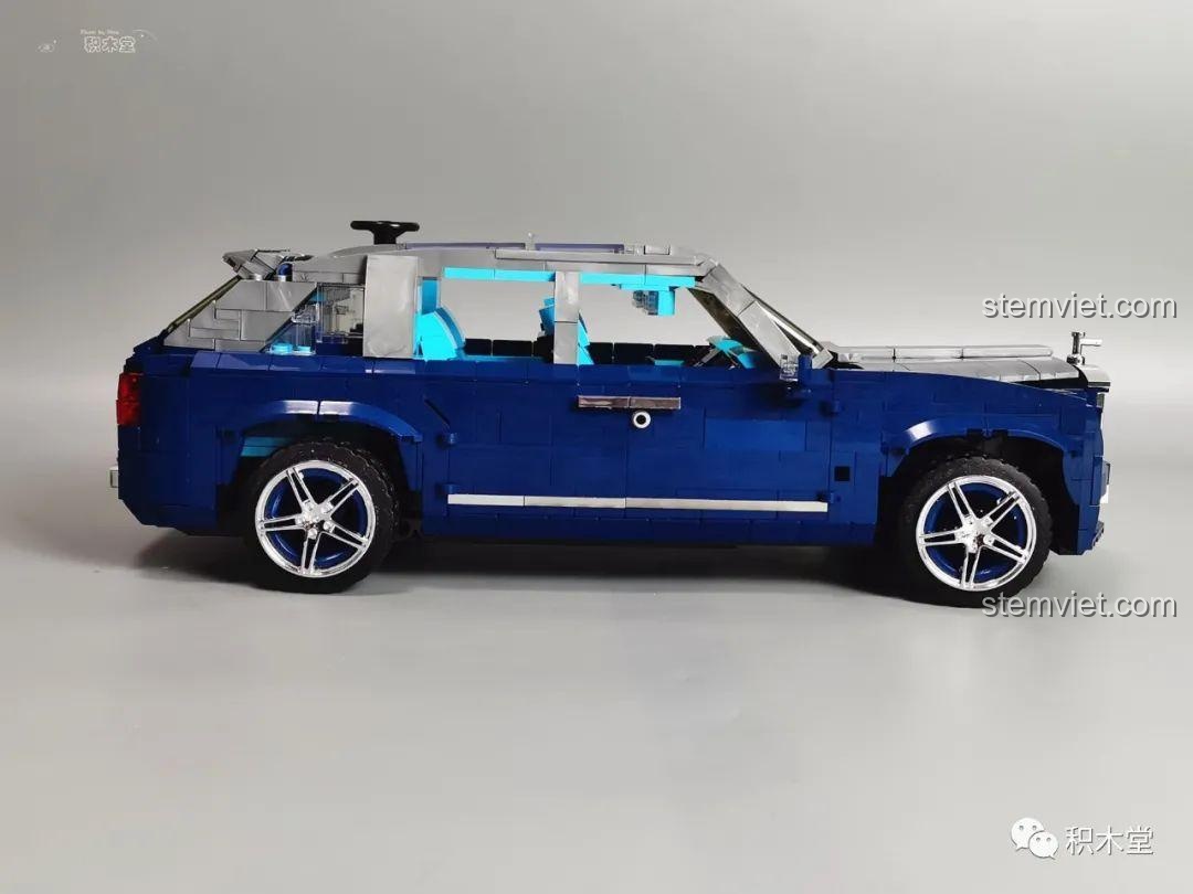 Lưới tản nhiệt mạ chrome và biển số xe MK 10017 của Rolls-Royce Cullinan Mould King.