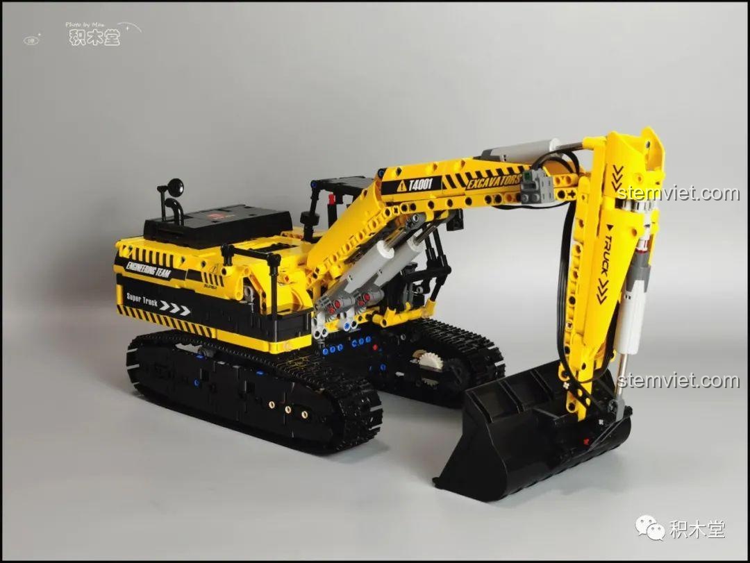 Dây điện được luồn qua các lỗ trên thân máy xúc Taigaole T4001, đảm bảo gọn gàng.