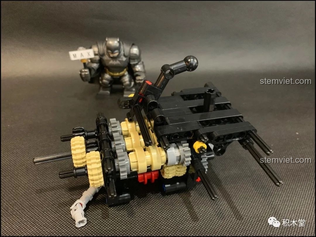 Lưu ý sửa lỗi ở bước 140 trong sách hướng dẫn của bộ xếp hình Chiếc xe Jeep dã chiến Mould King.