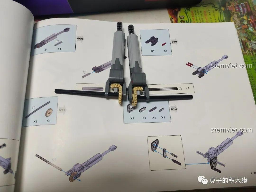 Lưu ý lắp ráp quan trọng cho bộ C001: bộ vi sai cầu trước cần được lắp ngược lại so với hướng dẫn để tránh lỗi.