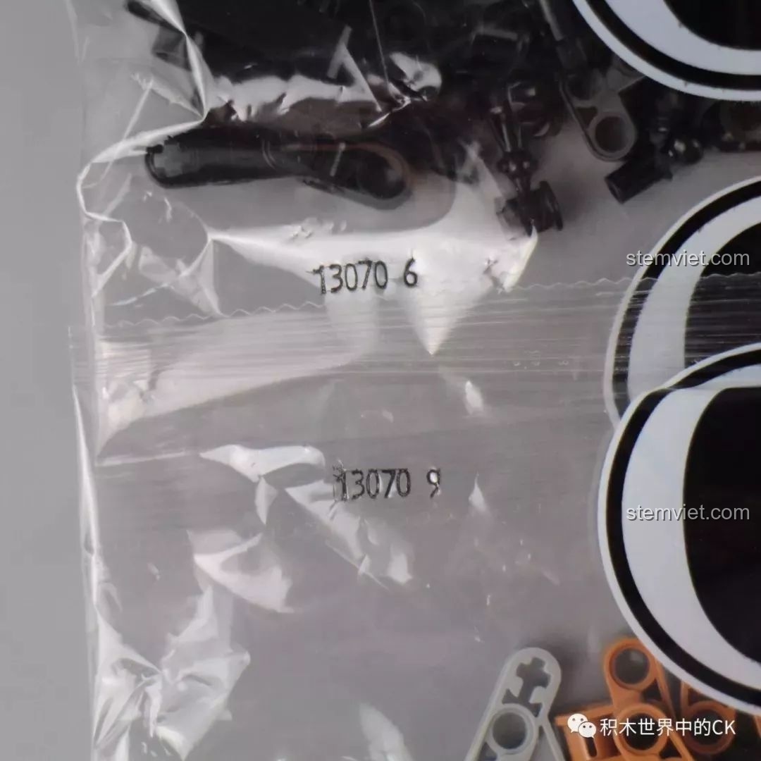 Cận cảnh sự giống nhau giữa số 6 và 9 trên túi chi tiết Mould King 13070, cần chú ý để tránh nhầm lẫn.