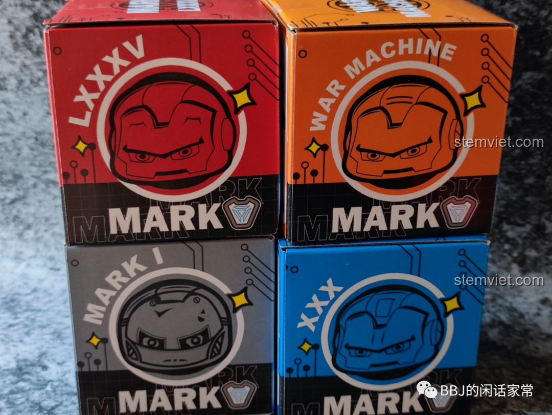 Mặt bên khác của 4 hộp đồ chơi lắp ráp Iron Man Blockheadz LY 76063, hiển thị hình ảnh render 3D của mô hình.