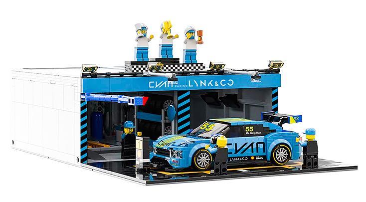 Bộ lắp ráp Gara sửa chữa xe đua Lynk & Co 03TCR với 1073 chi tiết, mô hình tỉ lệ 1:28 cho bé trai 8 tuổi.