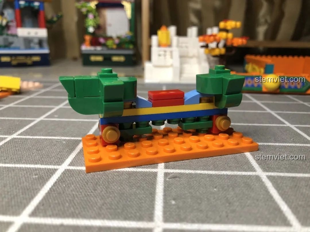 Các mảnh ghép mái ngói màu vàng được thêm vào phần mái của Wekki 506004 Cảnh Thu.