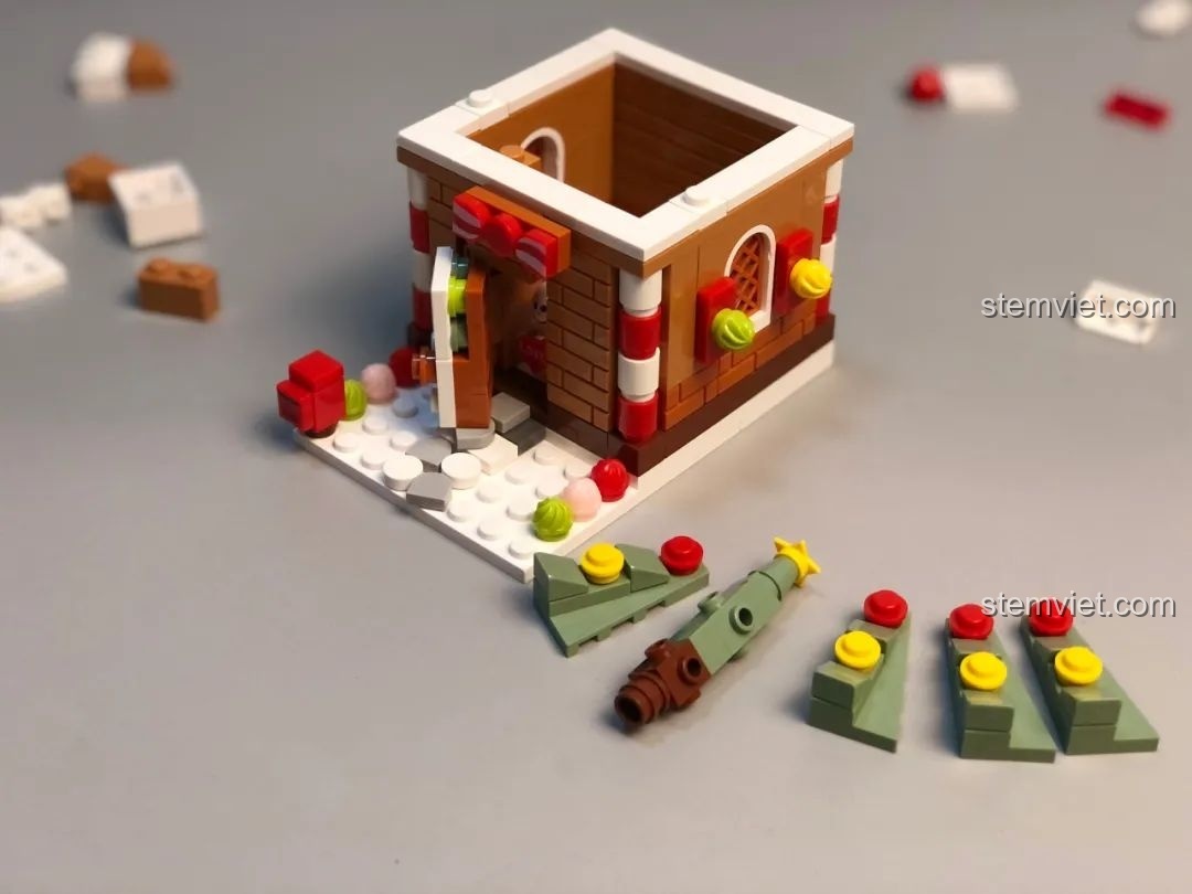 Mái nhà của Nhà Bánh Gừng JAKI có thể tháo rời, tiện lợi cho việc cất giữ đồ vật.