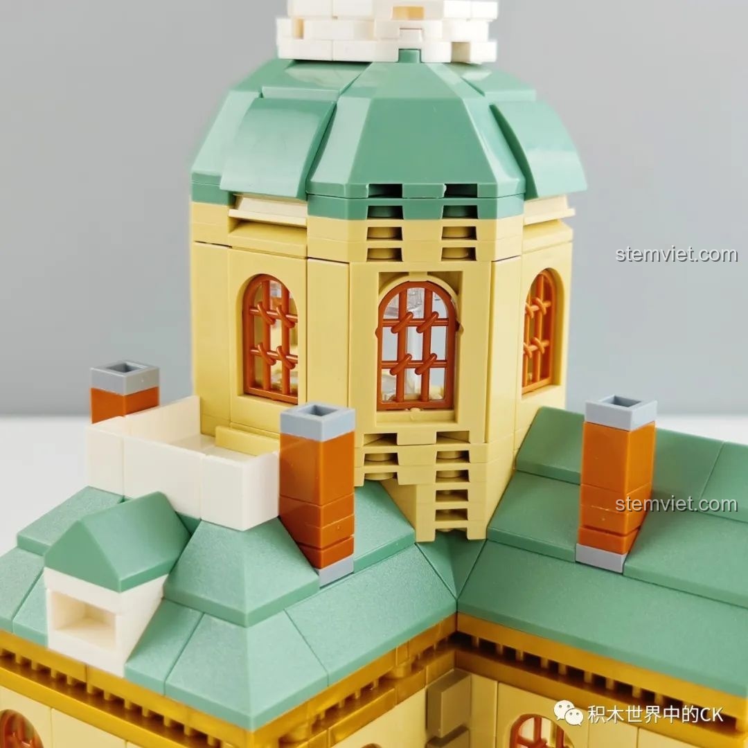 Cận cảnh phần mái vòm và ống khói của mô hình Keeppley K20706.