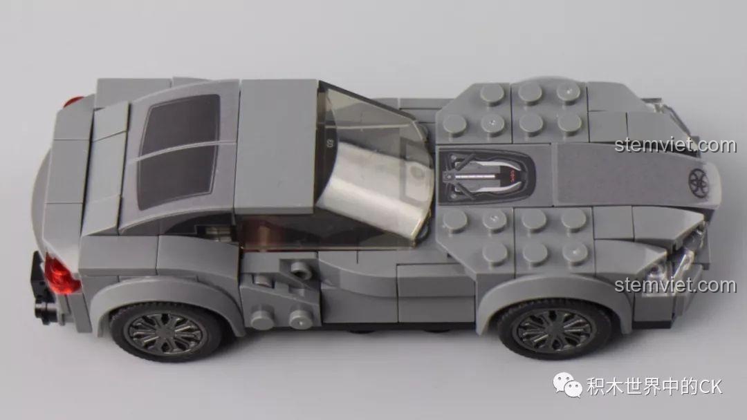 Cận cảnh bánh xe và mâm xe màu bạc của mô hình Toyota FT-1 Sembo 607031.