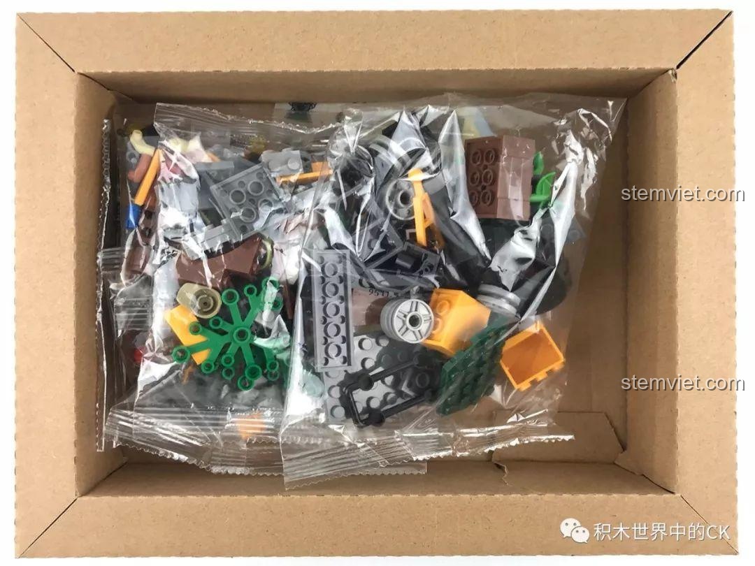 Các túi mảnh ghép bằng nhựa ABS của bộ Sembo SD9511 được đặt gọn gàng bên trong hộp carton.