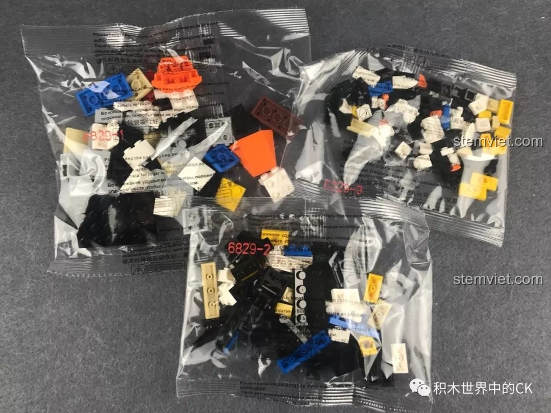 Các túi mảnh ghép bằng nhựa ABS của bộ lắp ráp Decool 6829 Vegeta được niêm phong cẩn thận.