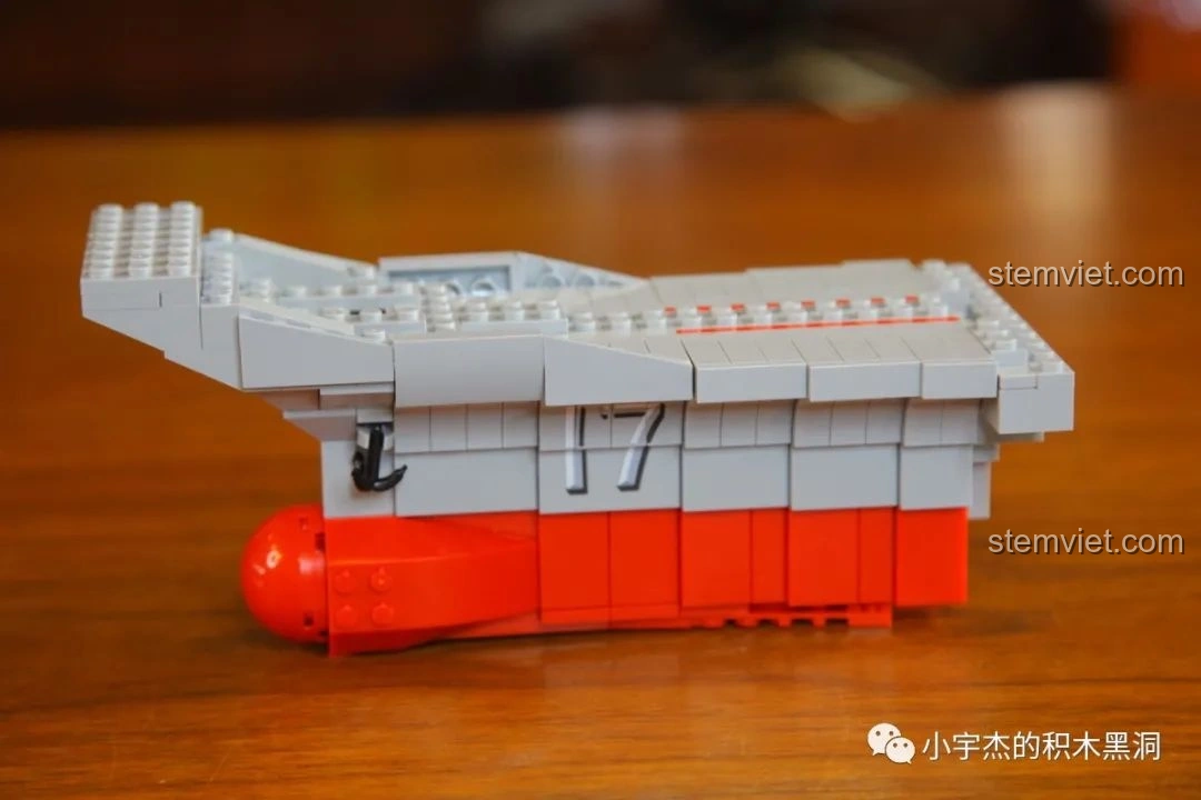 Cận cảnh mảnh ghép boong tàu lớn với số hiệu 17 của bộ lắp ráp Hàng Không Mẫu Hạm Sơn Đông SEMBO 202001.